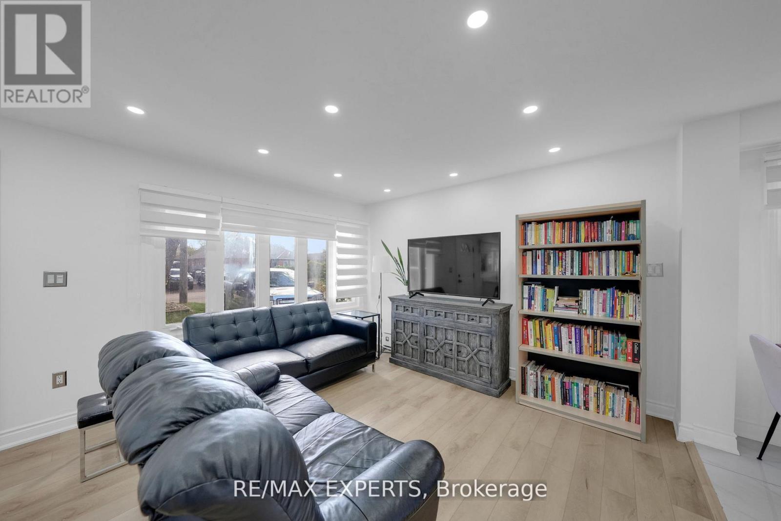 100 Wallasey Avenue, Toronto, Ontario  M9M 1E4 - Photo 13 - W13000222