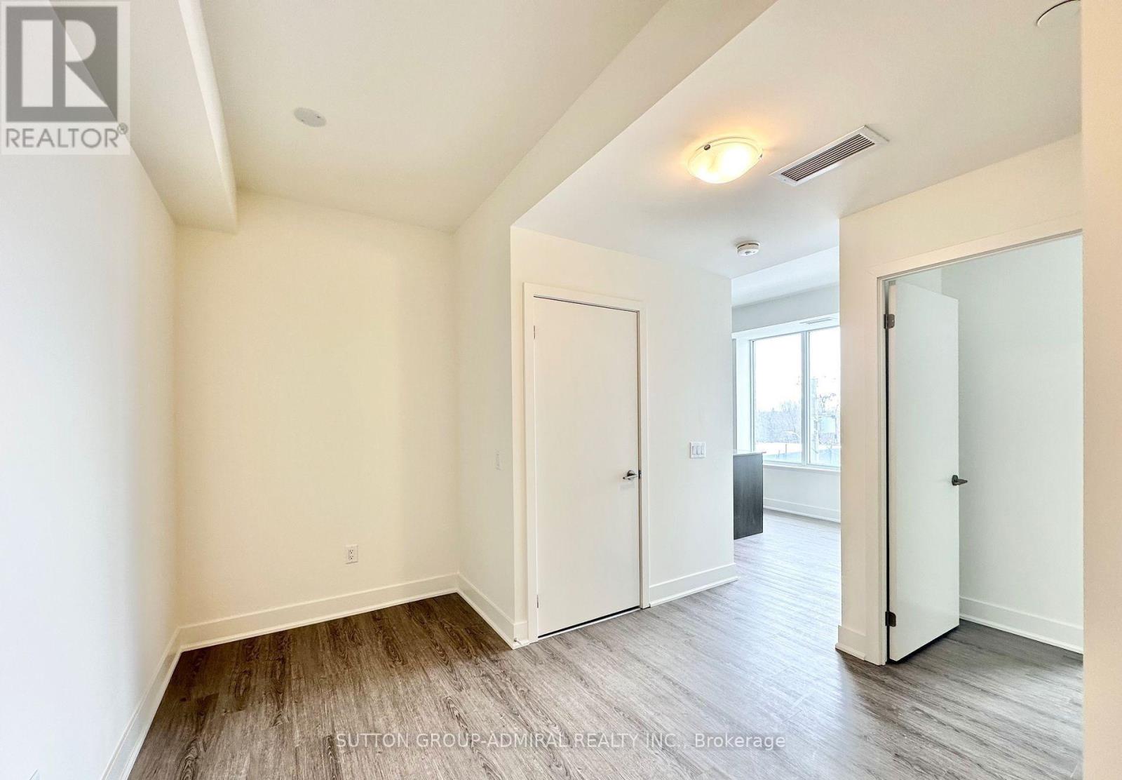 304 - 185 Deerfield Road, Newmarket, Ontario  L3Y 0G7 - Photo 4 - N13144994