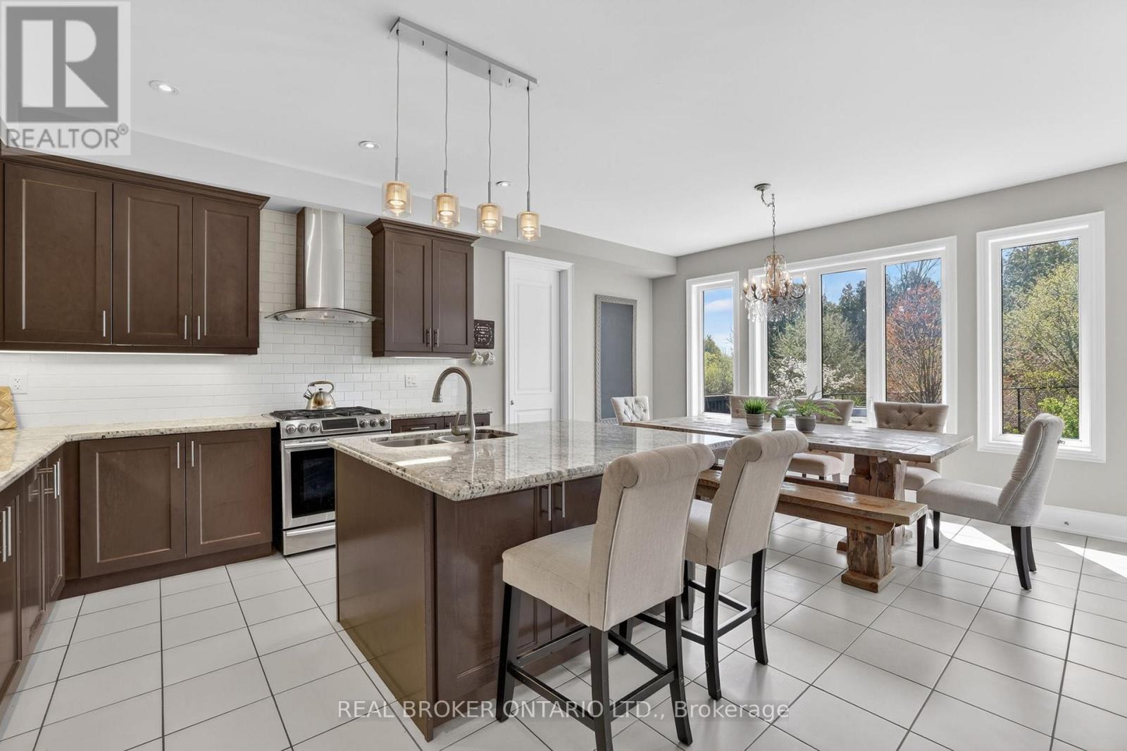 59 Manor Forest Road, East Gwillimbury, Ontario  L0G 1M0 - Photo 9 - N13145012