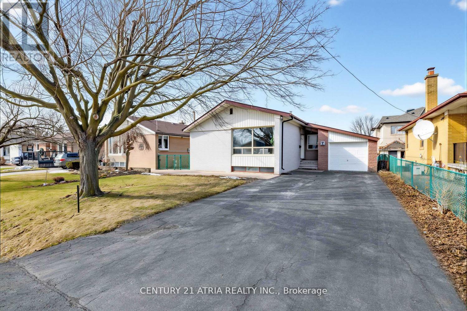 7 Rockport Crescent, Richmond Hill, Ontario  L4C 2L5 - Photo 1 - N13145024