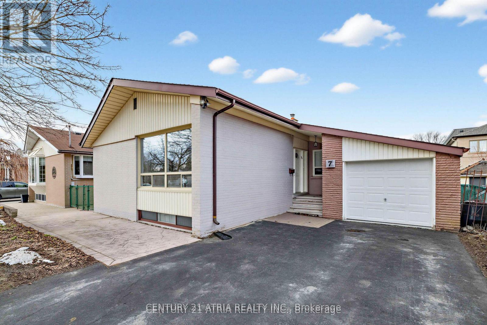 7 Rockport Crescent, Richmond Hill, Ontario  L4C 2L5 - Photo 3 - N13145024