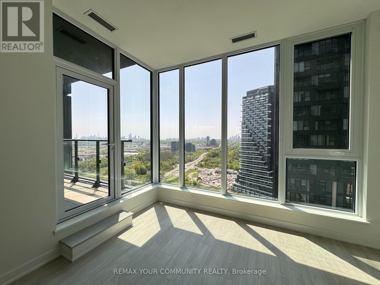 2704 - 1 Quarrington Lane, Toronto, Ontario  M3C 0S4 - Photo 4 - C13134294