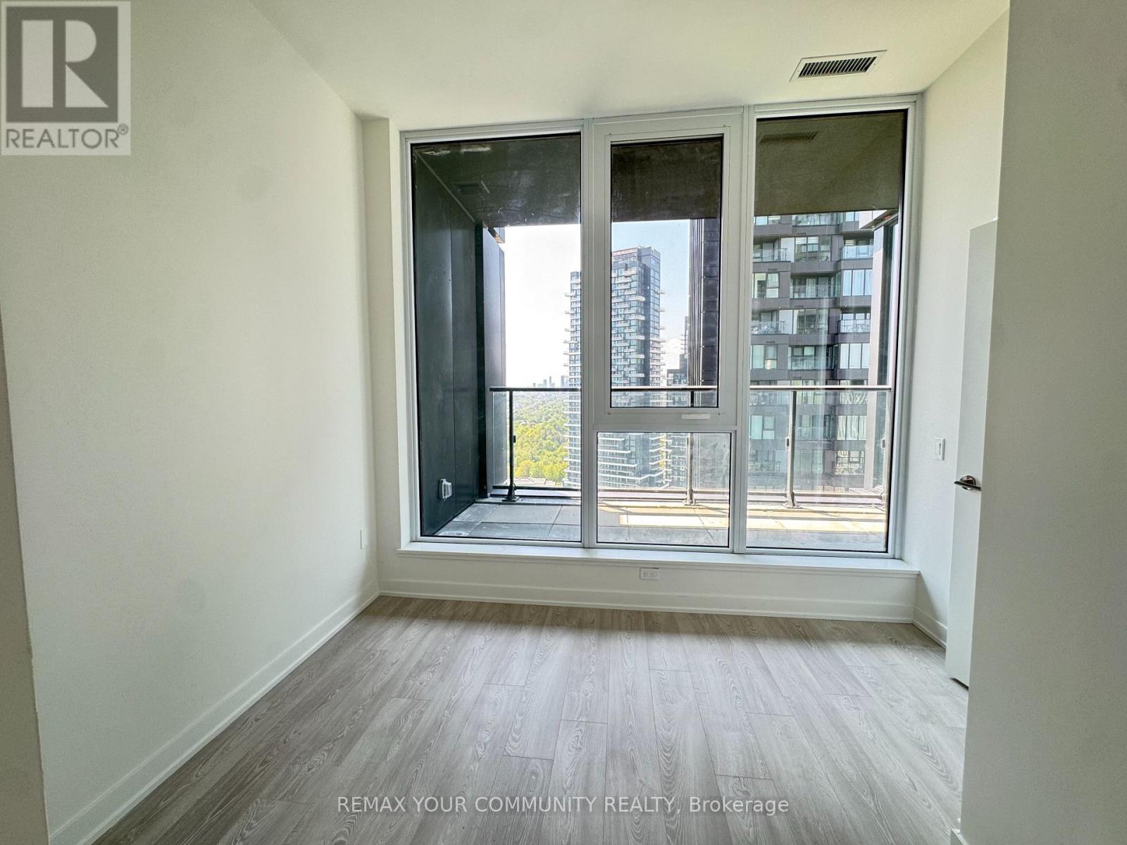 2704 - 1 Quarrington Lane, Toronto, Ontario  M3C 0S4 - Photo 5 - C13134294