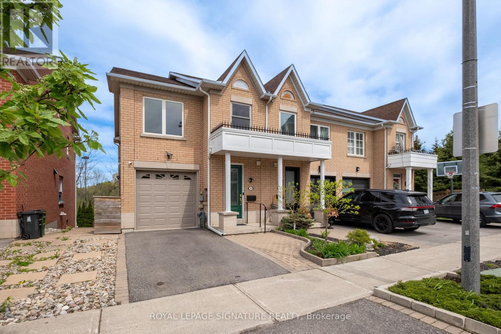 98 DALLIMORE CIRCLE, Toronto, Ontario