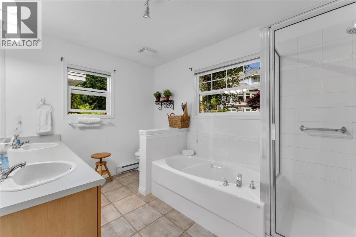 1705 Arbutus Place, Coquitlam, British Columbia  V3E 3K2 - Photo 21 - R3124695