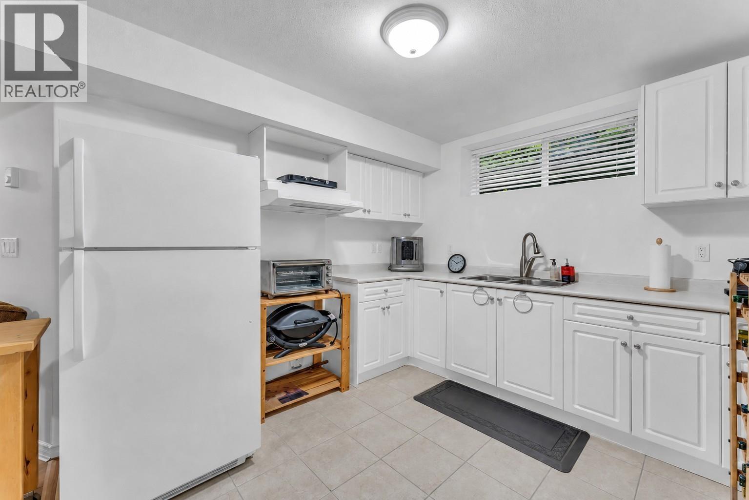 1705 Arbutus Place, Coquitlam, British Columbia  V3E 3K2 - Photo 29 - R3124695