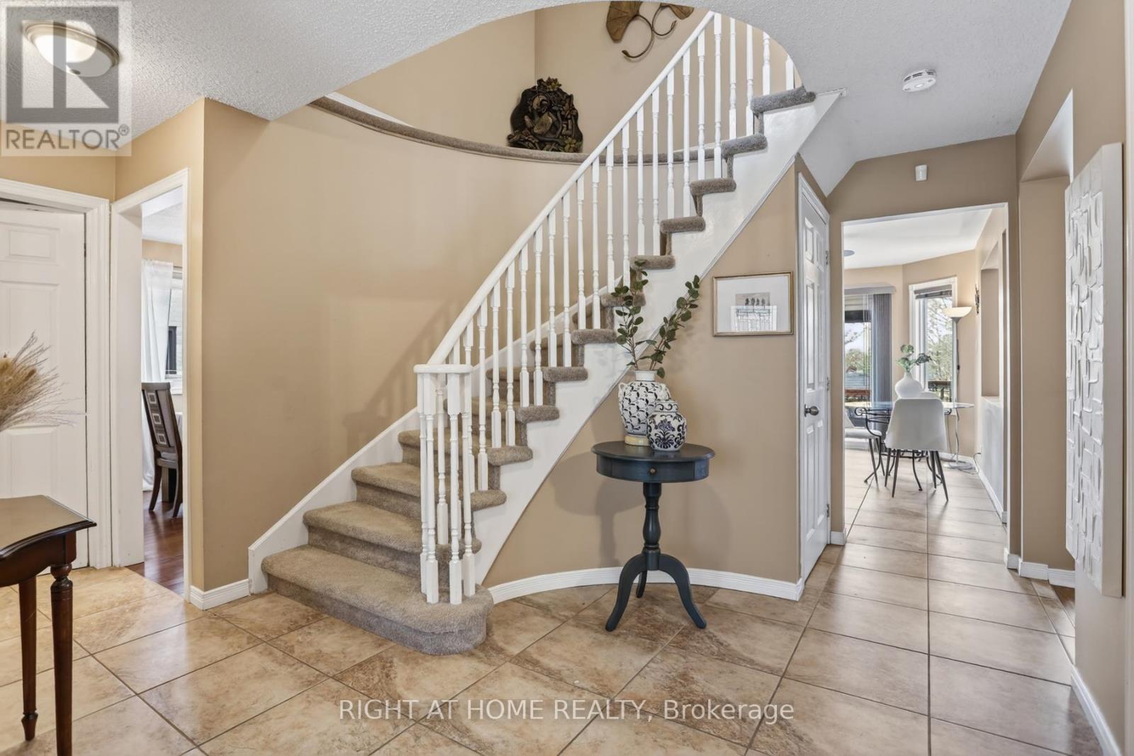 928 Snowbird Street, Oshawa, Ontario  L1J 8J8 - Photo 9 - E13141538