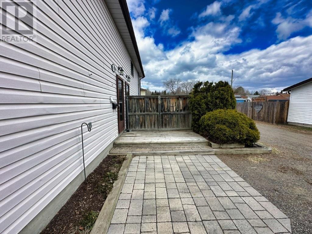 851 & 853 Newport Ave, Thunder Bay, Ontario  P7A 6K1 - Photo 48 - TB2601096
