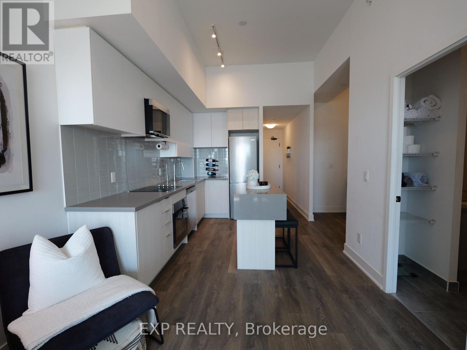 401 - 2481 Taunton Route, Oakville, Ontario  L6H 3R7 - Photo 6 - W13144922