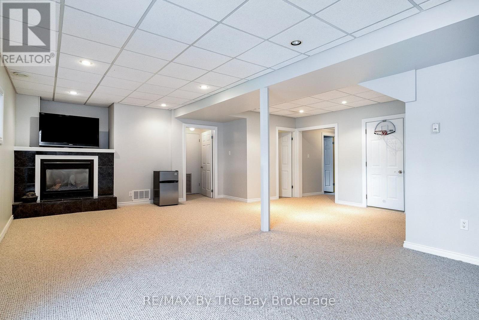 83 Old Mosley Street, Wasaga Beach, Ontario L9Z 2J5 - Photo 44 - S13125602