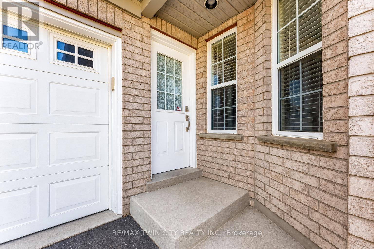 550 Dansbury Drive, Waterloo, Ontario  N2K 4E2 - Photo 2 - X13145094