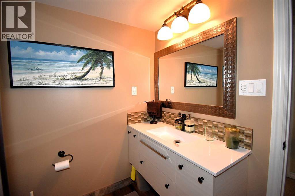 103b Laurel Square, Hinton, Alberta  T7V 1P3 - Photo 31 - A2295362