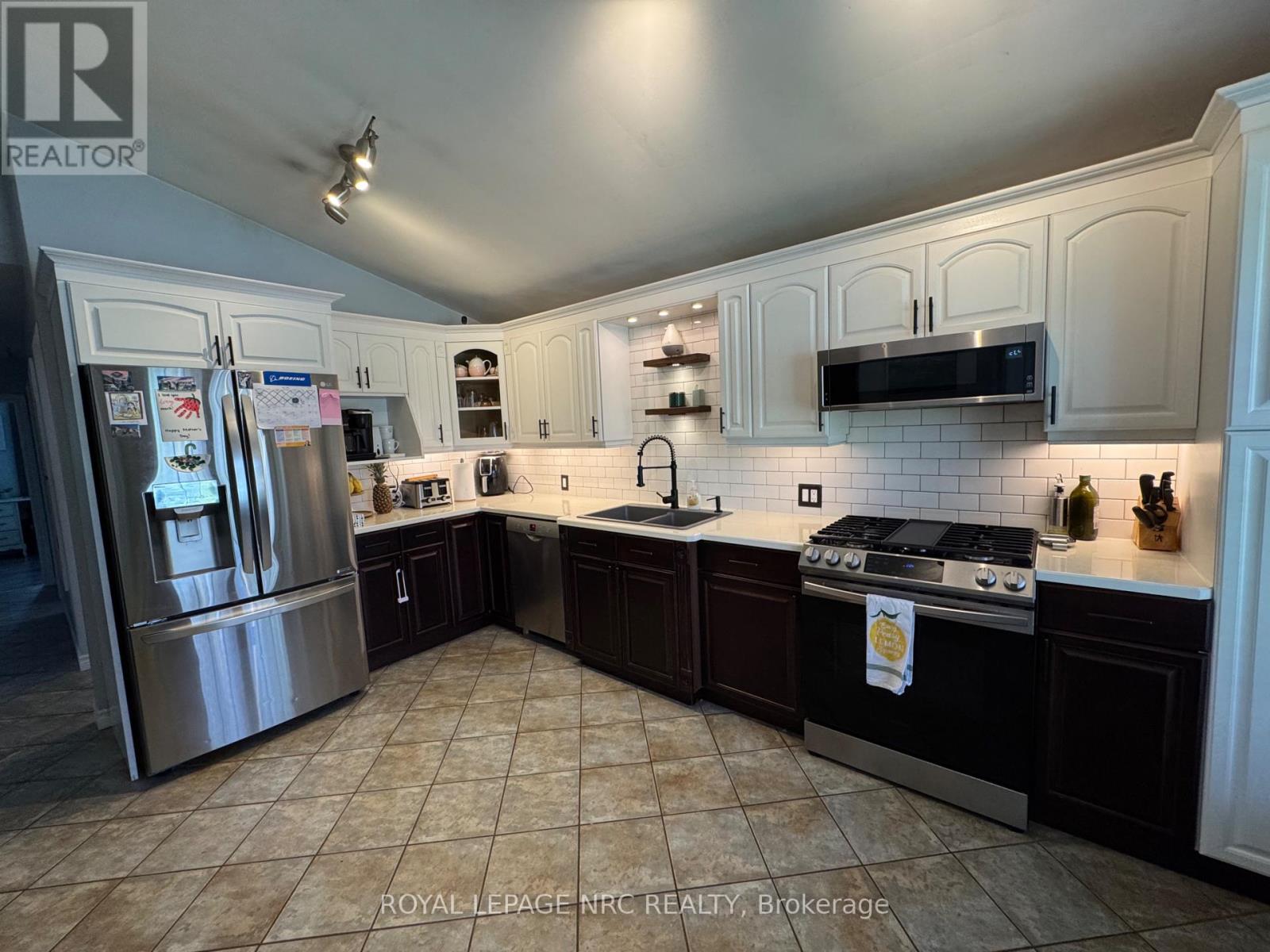 3 Clearview Heights, St. Catharines, Ontario  L2T 2W2 - Photo 4 - X13145266