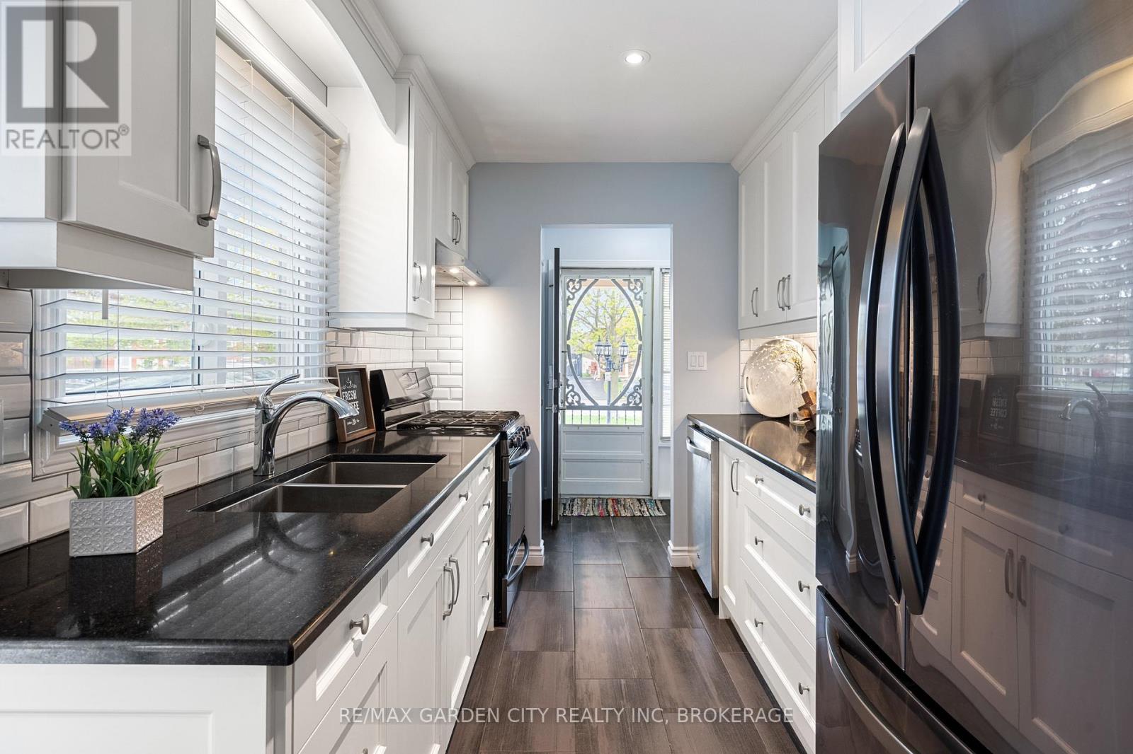 28 Fox Trail Drive, St. Catharines, Ontario  L2S 3T7 - Photo 17 - X13145348