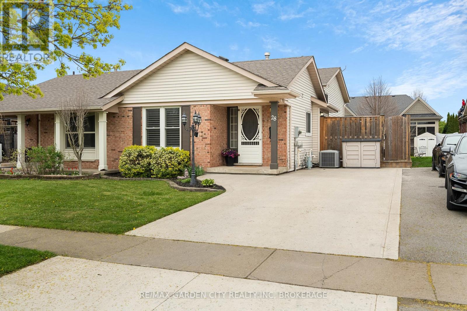 28 Fox Trail Drive, St. Catharines, Ontario  L2S 3T7 - Photo 2 - X13145348