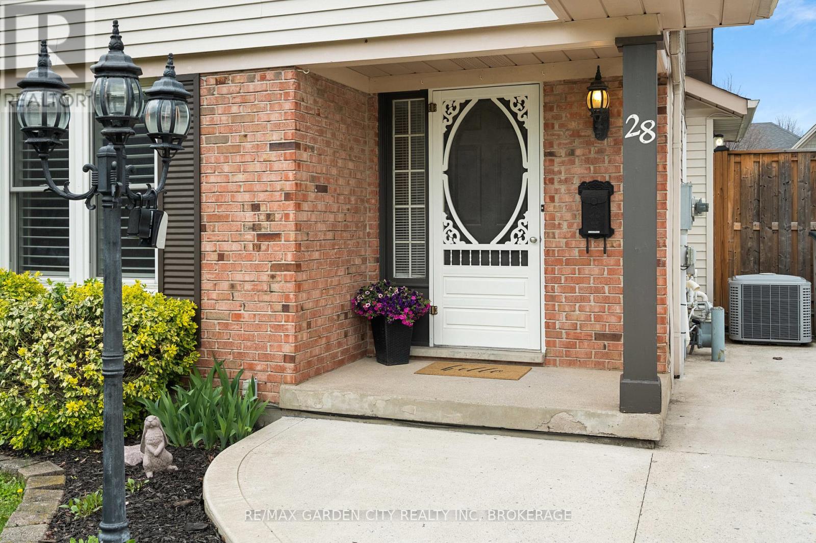 28 Fox Trail Drive, St. Catharines, Ontario  L2S 3T7 - Photo 3 - X13145348