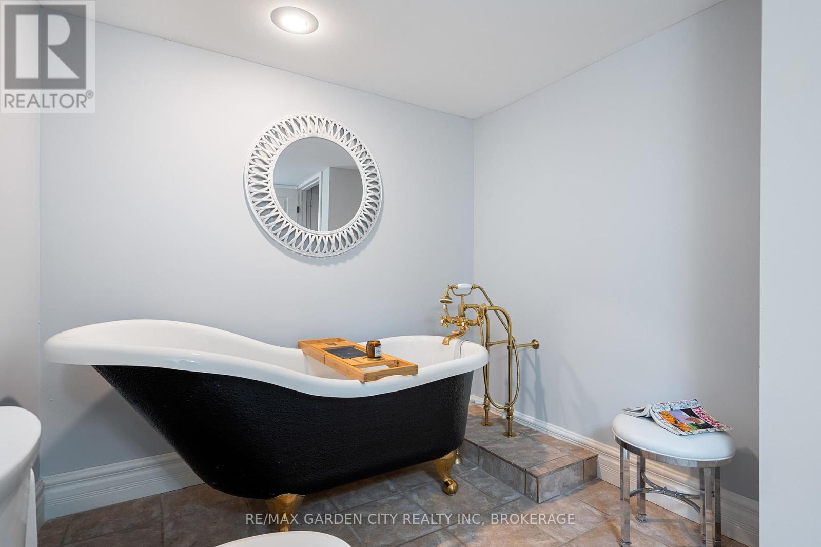 28 Fox Trail Drive, St. Catharines, Ontario  L2S 3T7 - Photo 32 - X13145348