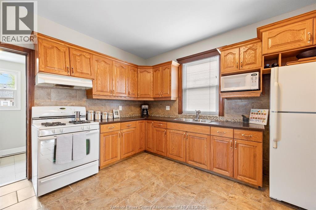 919 Elsmere, Windsor, Ontario  N9A 2A8 - Photo 13 - 26011498
