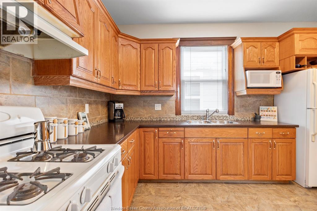 919 Elsmere, Windsor, Ontario  N9A 2A8 - Photo 14 - 26011498