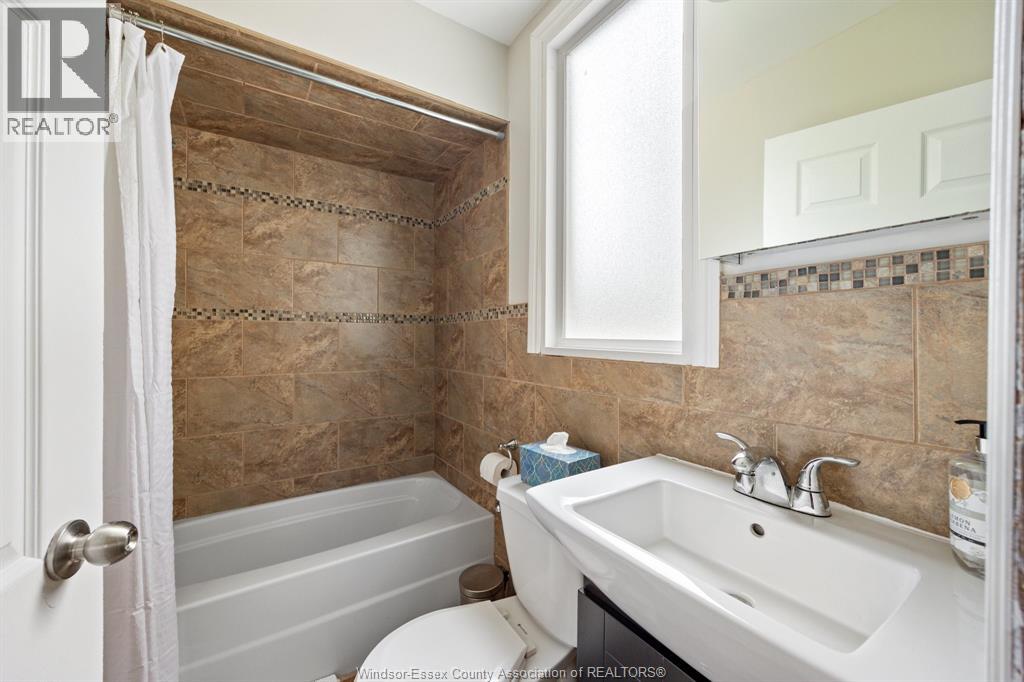 919 Elsmere, Windsor, Ontario  N9A 2A8 - Photo 18 - 26011498