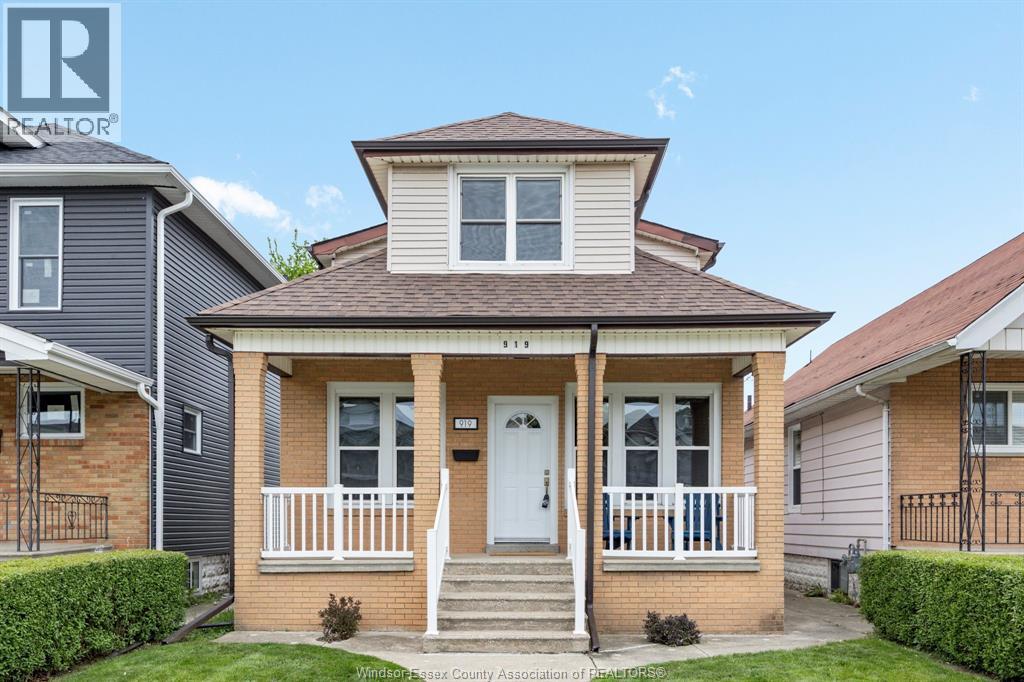 919 Elsmere, Windsor, Ontario  N9A 2A8 - Photo 2 - 26011498