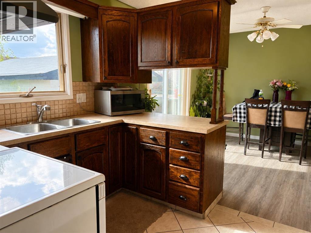 5748 55 Street, Rocky Mountain House, Alberta  T4T 1J7 - Photo 11 - A2310649