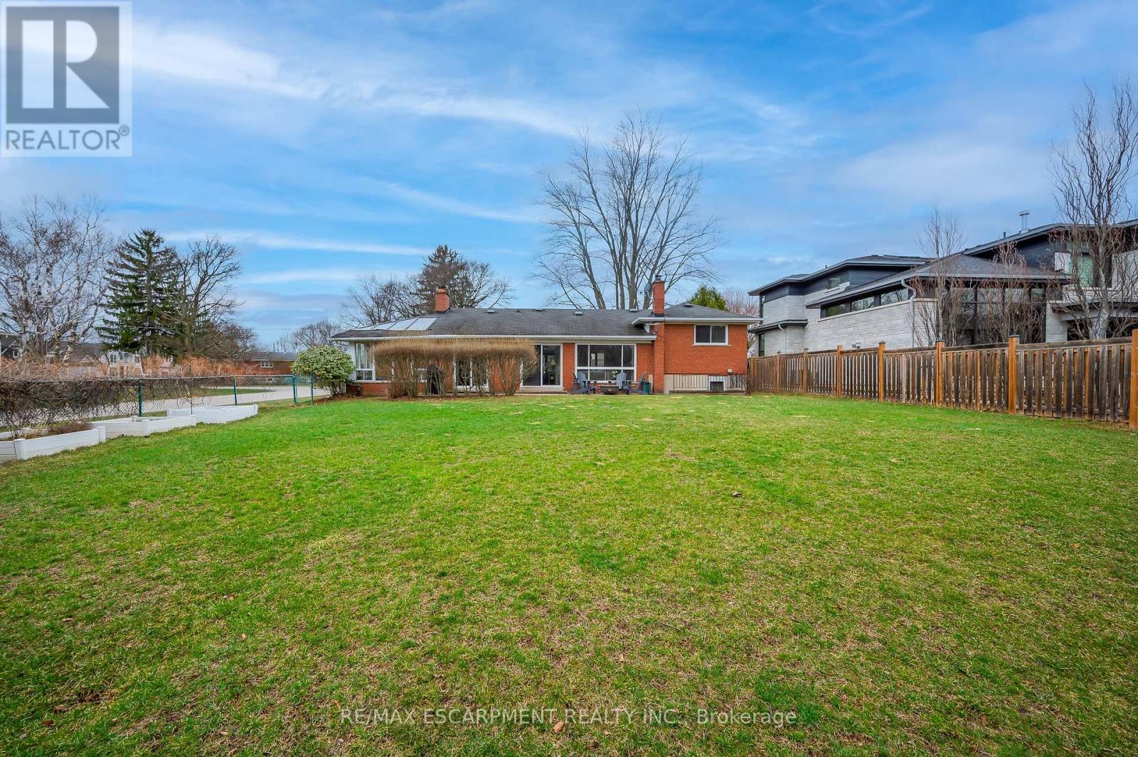 345 Sandlewood Road, Oakville, Ontario  L6L 3S1 - Photo 4 - W12976824