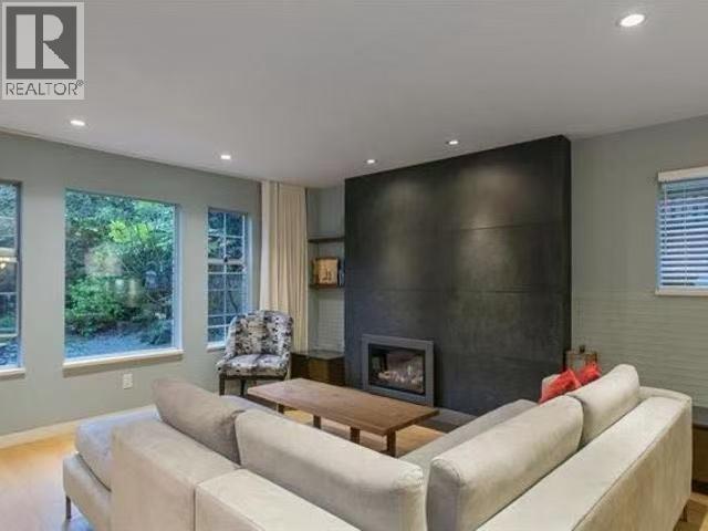 Main 4533 W 16TH AVE, Vancouver, British Columbia