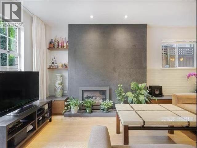 Main 4533 W 16th Ave, Vancouver, British Columbia  V6R 3E8 - Photo 3 - R3124498