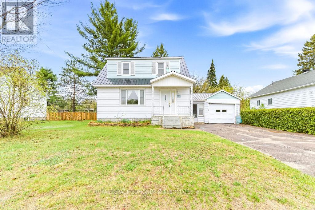 40 Church Street, Laurentian Hills, Ontario  K0J 1J0 - Photo 1 - X13145346