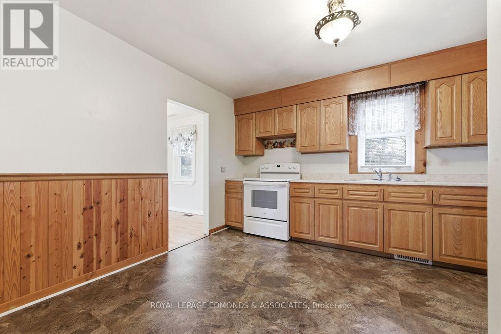 40 Church Street, Laurentian Hills, Ontario  K0J 1J0 - Photo 16 - X13145346