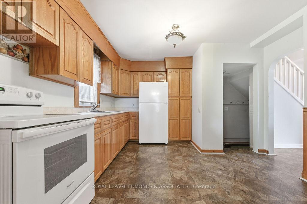 40 Church Street, Laurentian Hills, Ontario  K0J 1J0 - Photo 17 - X13145346