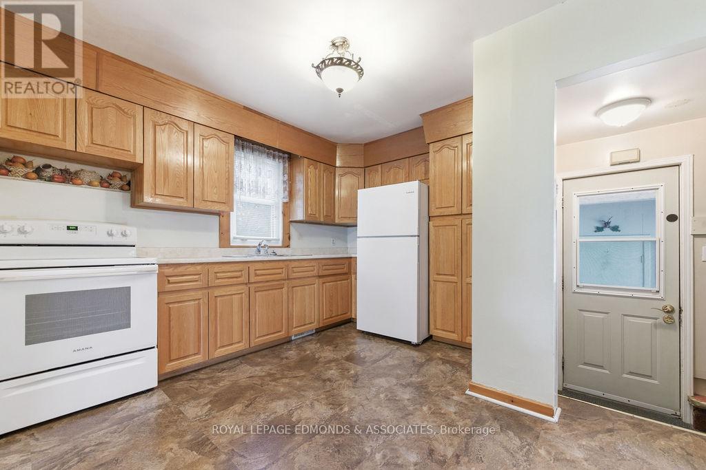 40 Church Street, Laurentian Hills, Ontario  K0J 1J0 - Photo 18 - X13145346