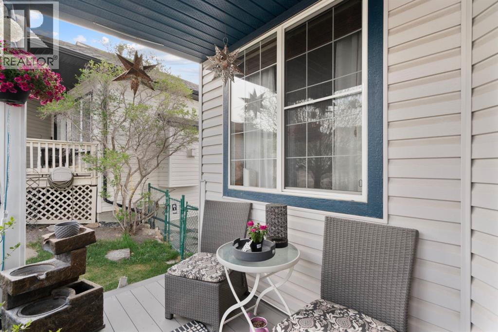 16 Bow Ridge Drive, Cochrane, Alberta  T4C 1V6 - Photo 6 - A2310835