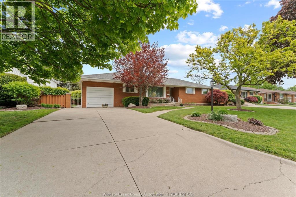 2360 Leonard Road, Windsor, Ontario N8W 4L7 - Photo 3 - 26011470