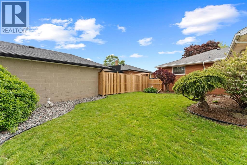 2360 Leonard Road, Windsor, Ontario N8W 4L7 - Photo 40 - 26011470