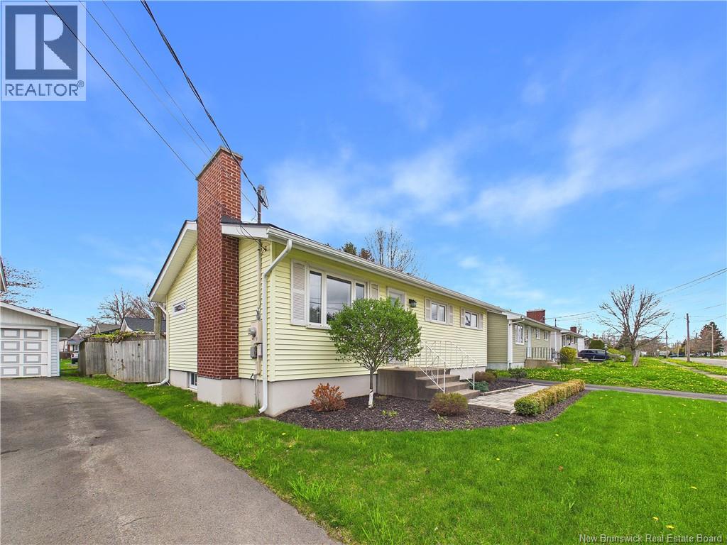 156 Sumner, Moncton, New Brunswick  E1C 8A5 - Photo 3 - NB139695