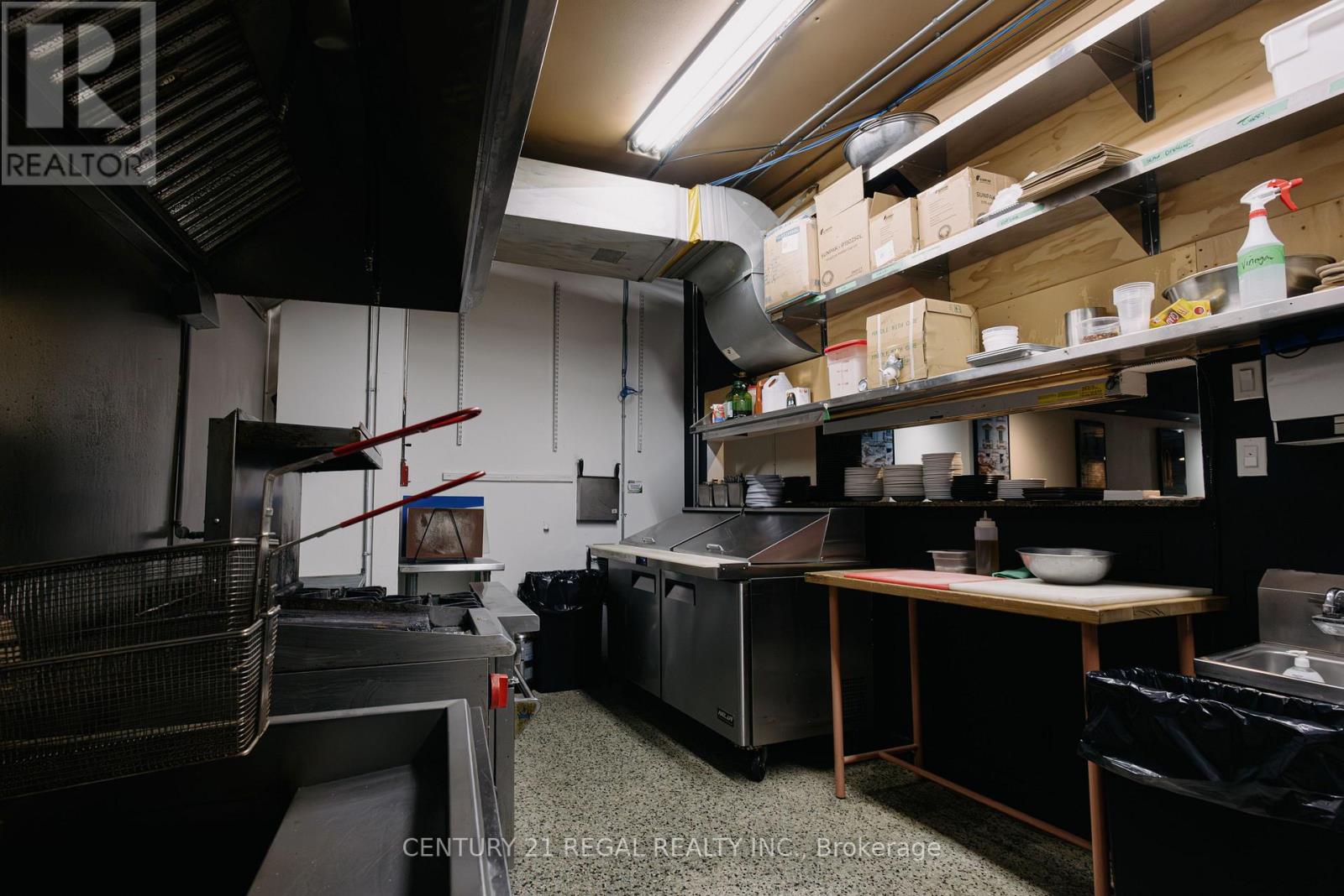 656 College Street, Toronto, Ontario  M6G 1B8 - Photo 18 - C13145370