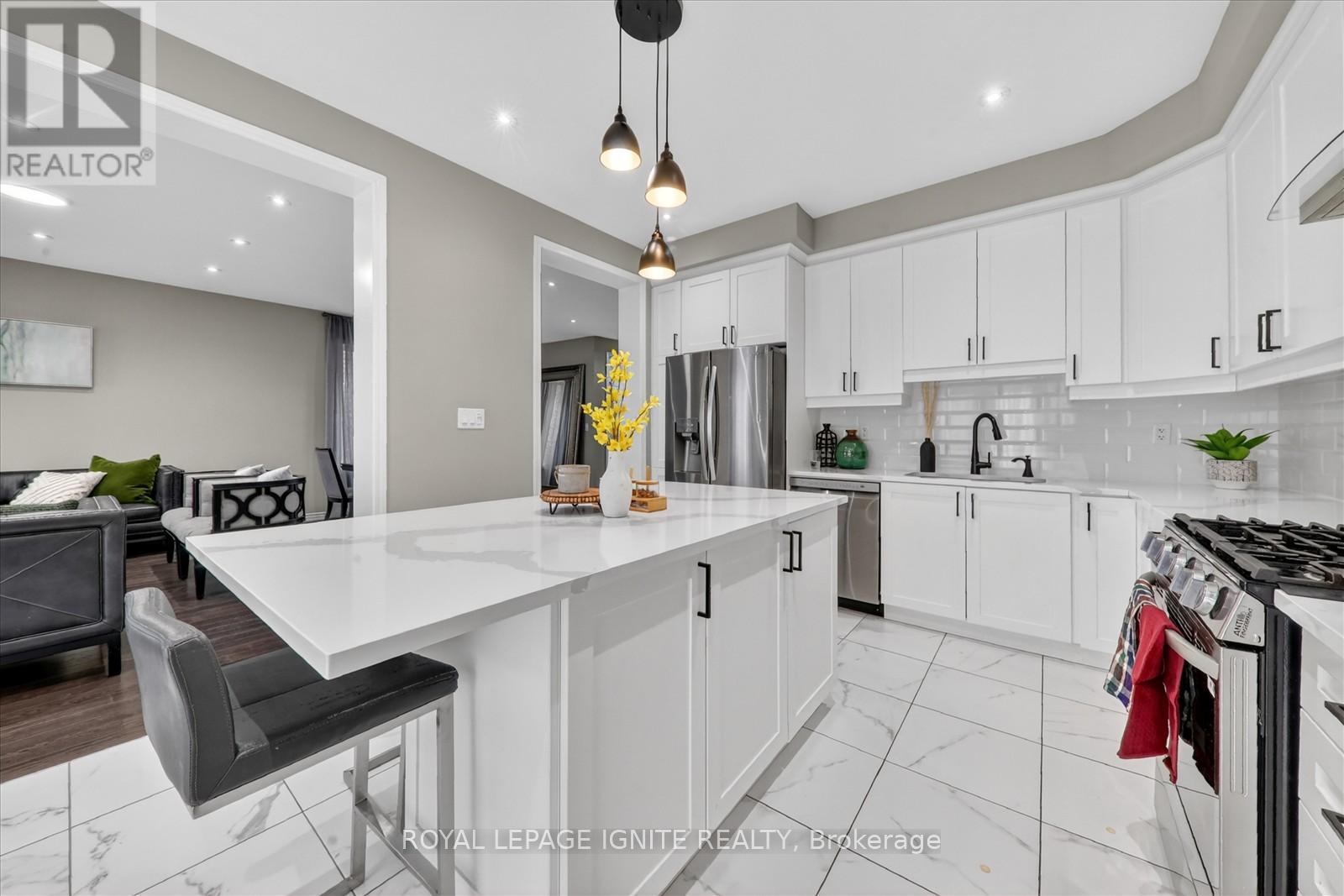 2835 Foxden Square, Pickering, Ontario  L1X 0N9 - Photo 7 - E13145238