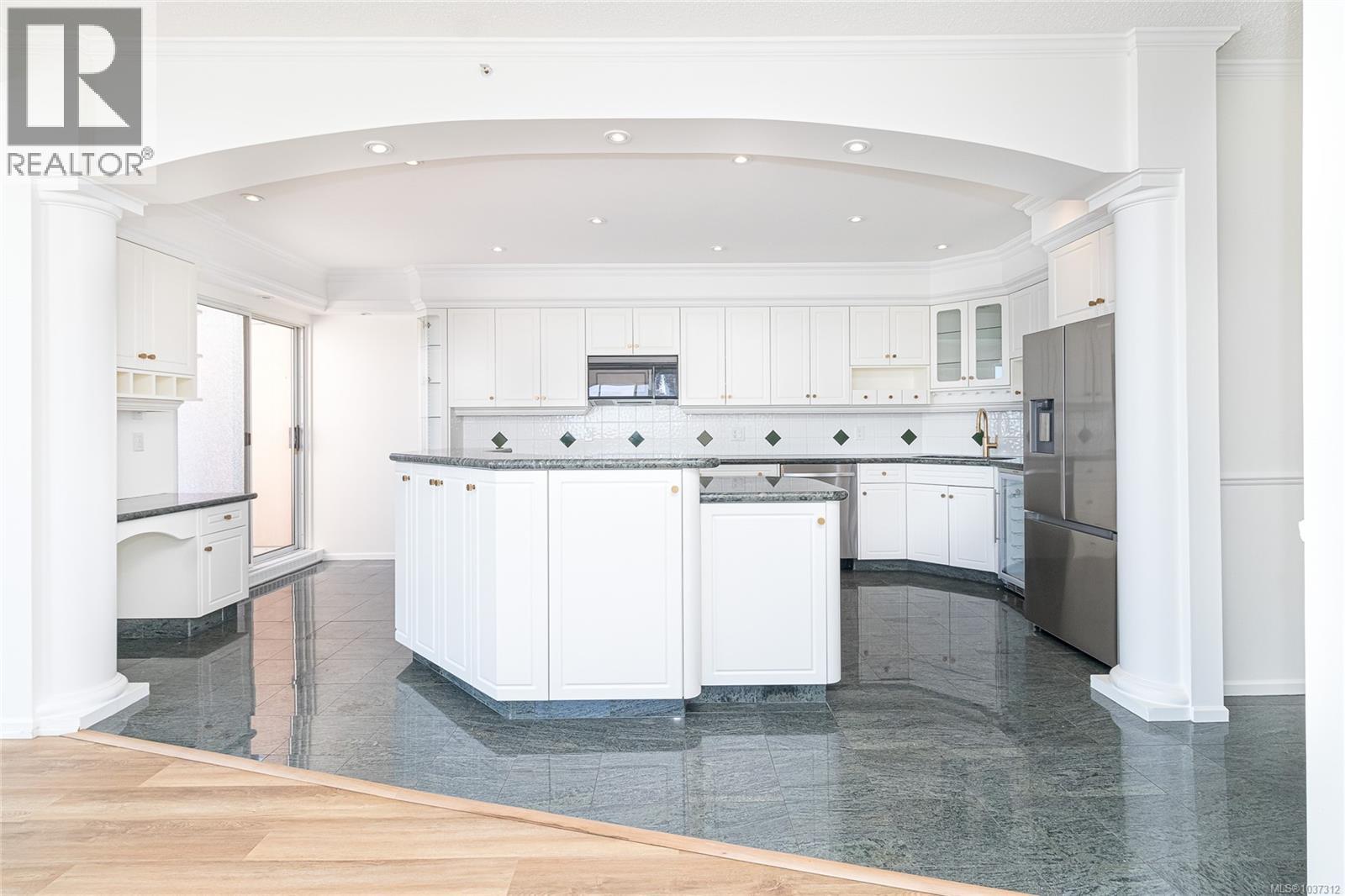 1702 1020 View St, Victoria, British Columbia  V8V 4Y4 - Photo 10 - 1037312