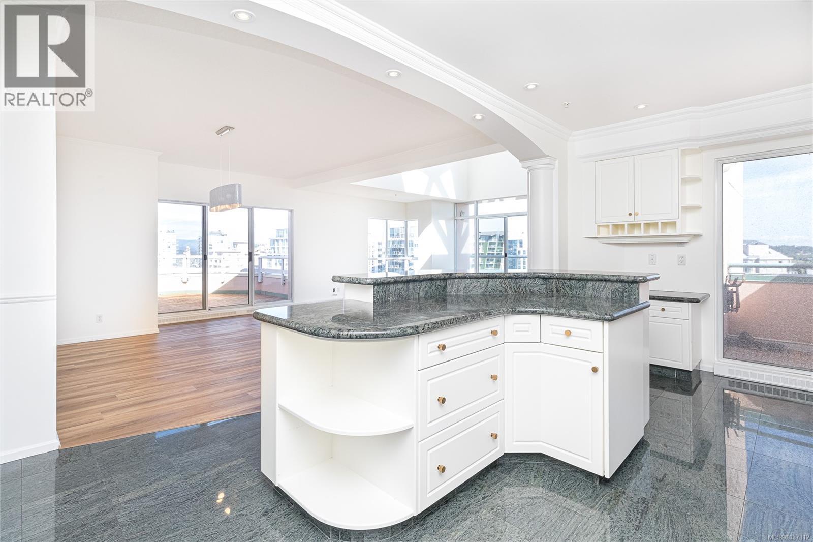 1702 1020 View St, Victoria, British Columbia  V8V 4Y4 - Photo 14 - 1037312
