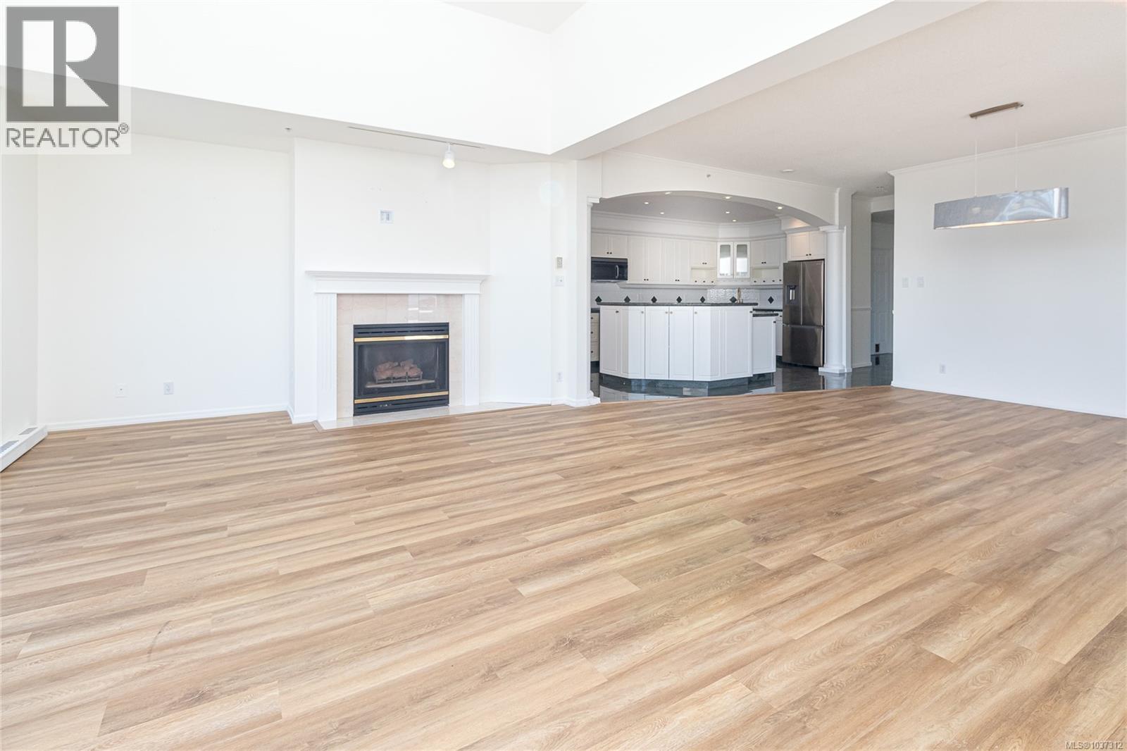 1702 1020 View St, Victoria, British Columbia  V8V 4Y4 - Photo 6 - 1037312