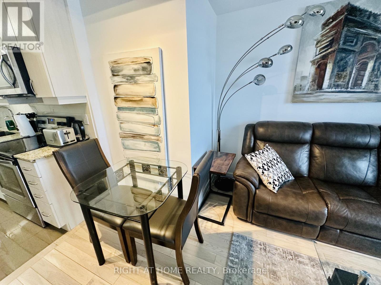 2213 - 9201 Yonge Street E, Richmond Hill, Ontario  L4C 1H9 - Photo 10 - N13145152