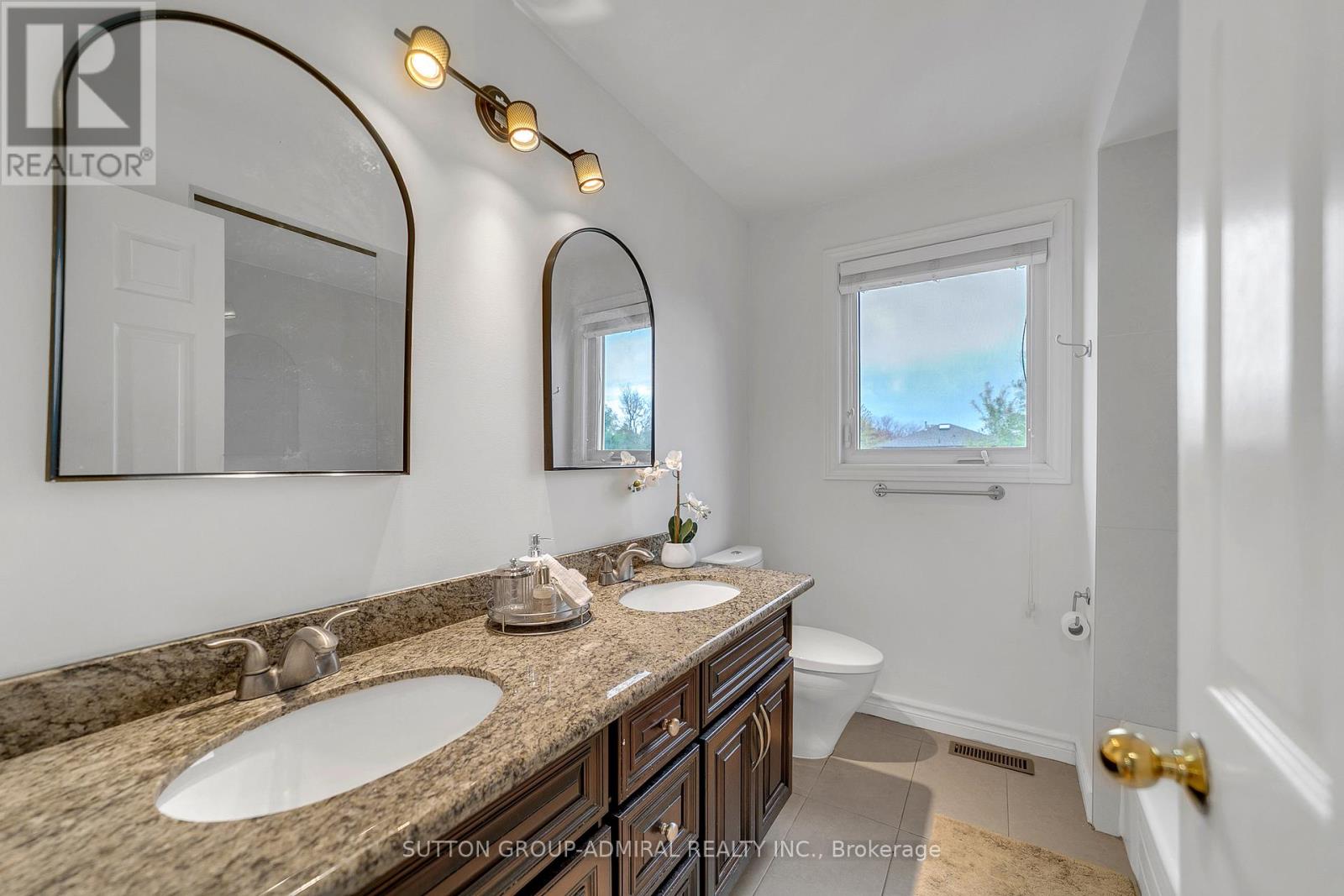 63 O'connor Crescent, Richmond Hill, Ontario L4C 7P8 - Photo 30 - N13145360