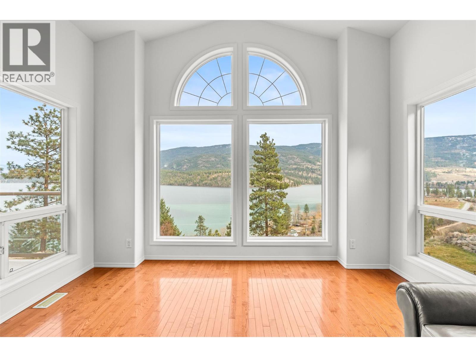 16864 Gatzke Road, Lake Country, British Columbia  V4V 2J1 - Photo 2 - 10374673
