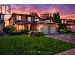 33 TRITON AVENUE, Vaughan, Ontario