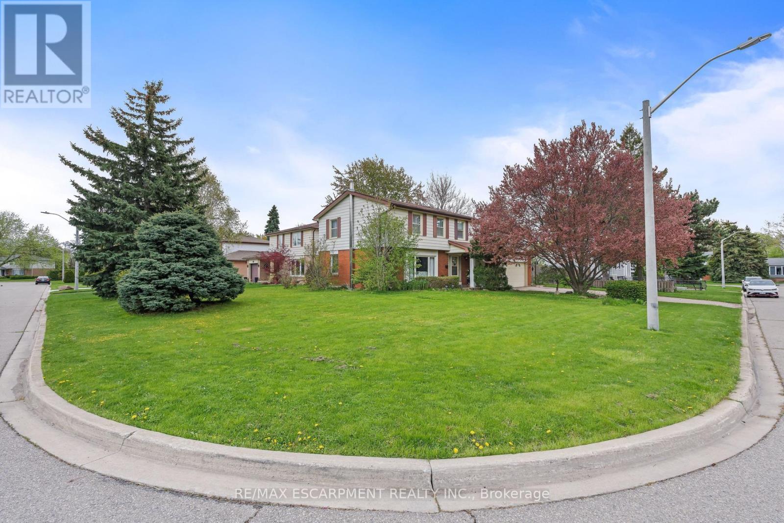 56 Cavendish Crescent, Brampton, Ontario  L6T 1Z4 - Photo 3 - W13130850