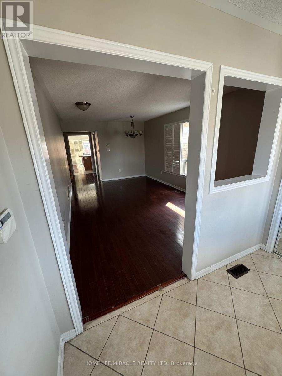 95 Sleightholme Crescent, Brampton, Ontario  L6P 3E6 - Photo 2 - W13145192