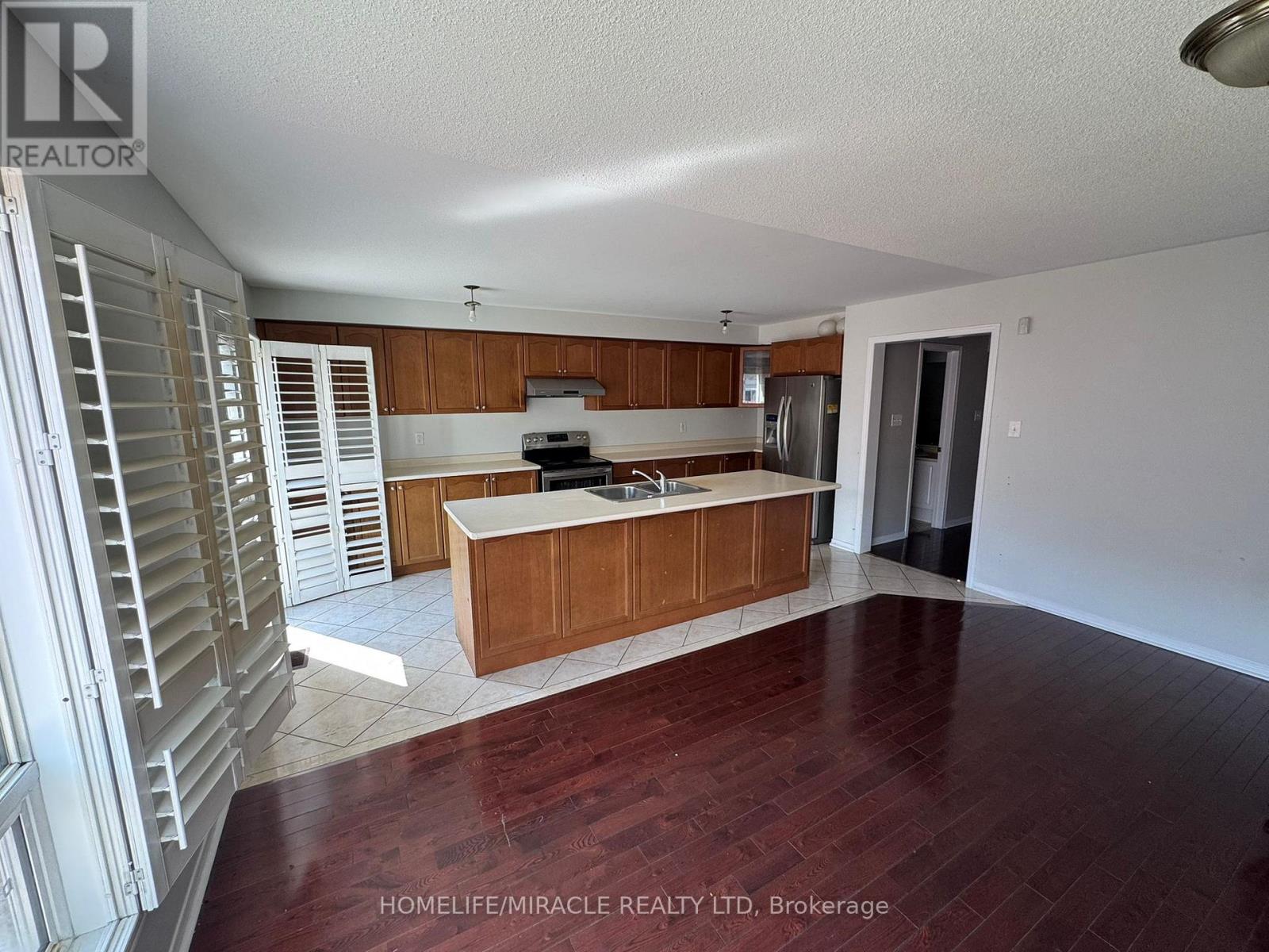 95 Sleightholme Crescent, Brampton, Ontario  L6P 3E6 - Photo 3 - W13145192