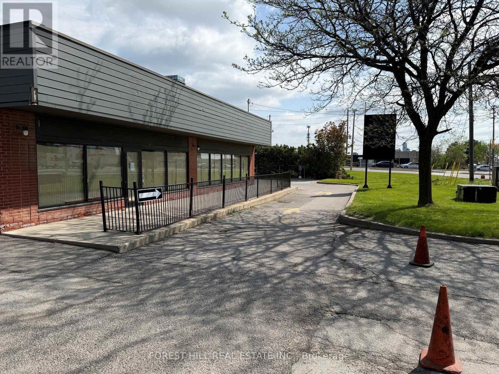 374 Evans Avenue, Toronto, Ontario M8Z 1K6 - Photo 2 - W13145274